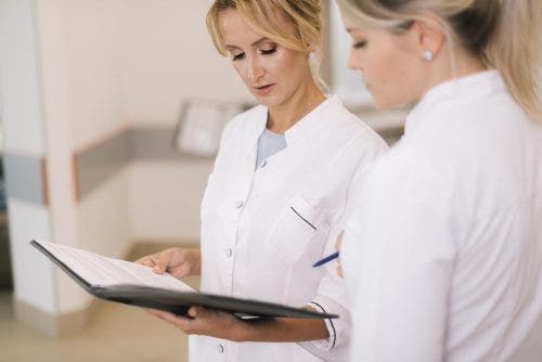 : Nurse mentor explaining procedures to novice nurse