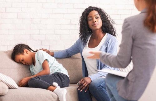 A mother and daughter meet with a psychiatric mental health nurse practitioner.