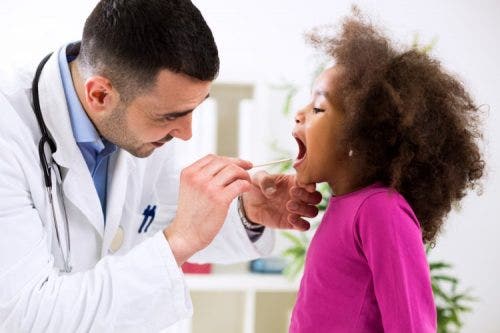 A nurse practitioner examines a young patient.