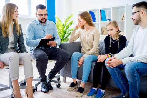 A family meets with a counselor.
